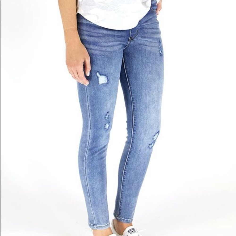 Distressed mid-rise pull on jegging